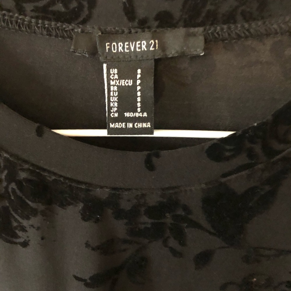 Black velvet crop